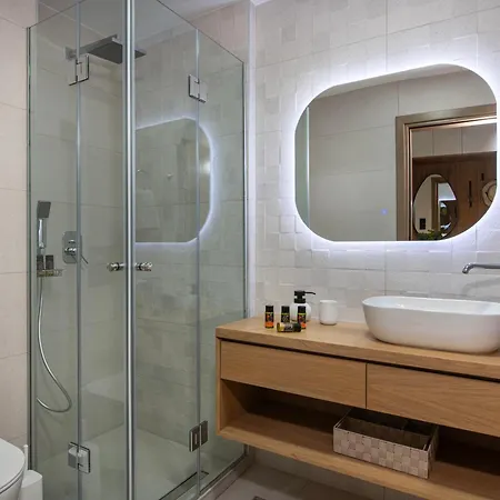 Alia Apartman *
